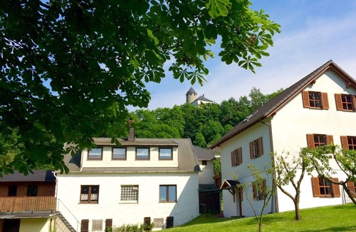 Lichtenberg Apartment | Gemütliches 50qm Ferienapartment mit großem Schlafraum, kostenfreies Parken und WLAN