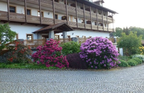 Schwarzenbach Apartment | Gemütliches Feriendomizil mit Balkon und Bergblick