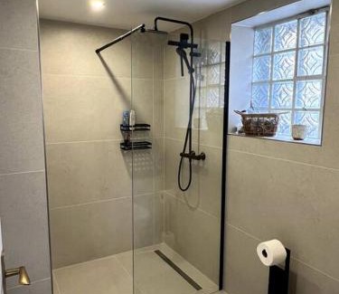 Arnsberg Apartment | Gemütliches Zimmer mit Bad und eigenem Eingang in Altstadtvilla