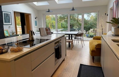 Wimborne House | Gem of Wimborne Dorset With Large Garden & Hot Tub