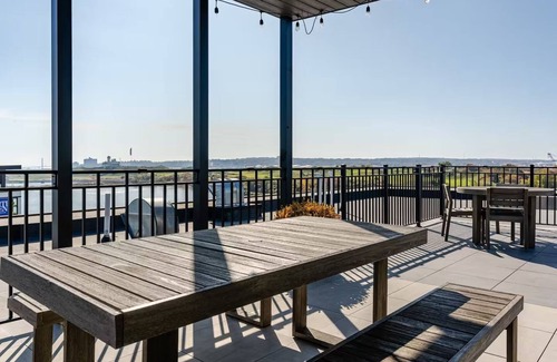 Bayonne Apartment | Gem Outside NYC - 1 Br Apt - Free Lot Parking - 20 Mins NYC/EWR - The Waterview