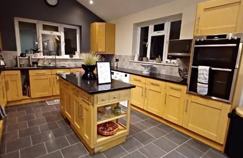 Watford Bed & Breakfast | Gemstone Manor