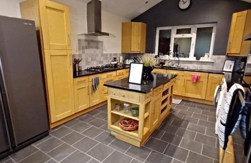Watford Bed & Breakfast | Gemstone Manor