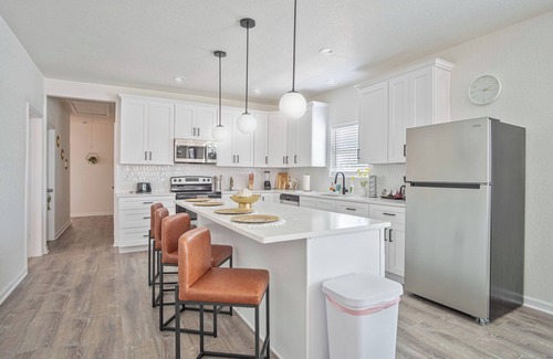 Eastside Promise Neighborhood House | Generous 5BR/3BA Haven Close to Alamo & Riverwalk!