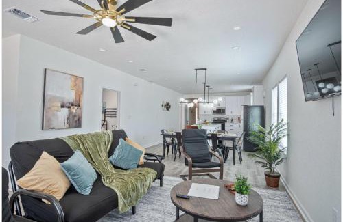 Eastside Promise Neighborhood House | Generous 5BR3BA Haven Close to Alamo Riverwalk