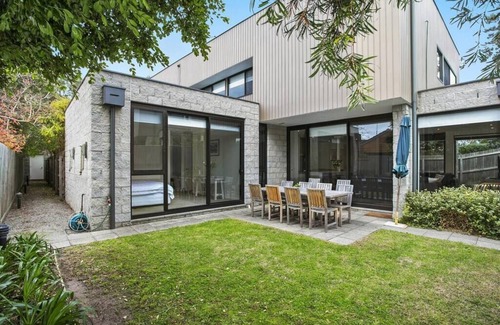 Barwon Heads House | Generous Grove Road Townhouse