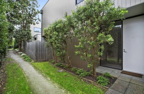 Barwon Heads House | Generous Grove Road Townhouse