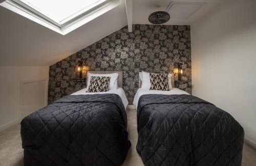 Brockholes House | Generous Holmfirth Home Near Trails and Town Sleeps 5