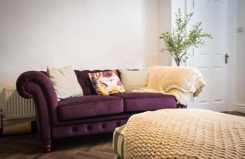 Brockholes House | Generous Holmfirth Home Near Trails and Town Sleeps 5