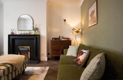 Brockholes House | Generous Holmfirth Home Near Trails and Town Sleeps 5