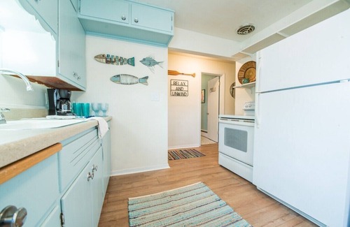 Lake Geneva Apartment | Geneva Beach House Geneva Suite |1st Floor |Walk to the Lake |Shared Backyard |Parking