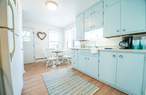 Lake Geneva Apartment | Geneva Beach House Geneva Suite |1st Floor |Walk to the Lake |Shared Backyard |Parking