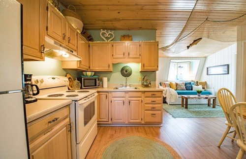 Lake Geneva Apartment | Geneva Beach House Delavan Suite |Easy .5 Mile Walk to the Lake |Shared Backyard |Parking