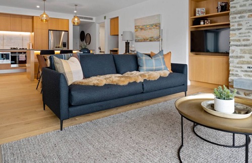 Wanaka Apartment | Genoa - Sleeps 6 - Lakefront Apartment