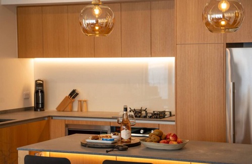 Wanaka Apartment | Genoa - Sleeps 6 - Lakefront Apartment