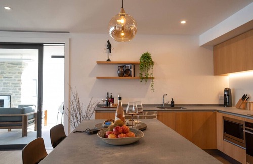 Wanaka Apartment | Genoa - Sleeps 6 - Lakefront Apartment