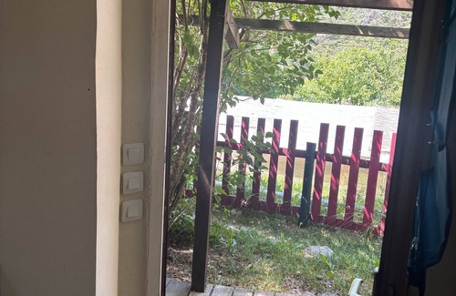 L'Epine Apartment | 'Gentiane' Room with Shared Garden and Wi-Fi