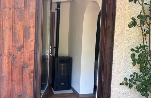 L'Epine Apartment | 'Gentiane' Room with Shared Garden and Wi-Fi