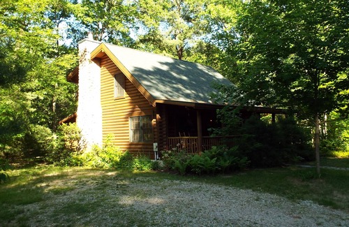 Saugatuck Cabin | Genuine Log Cabin on Beautiful Goshorn Lake