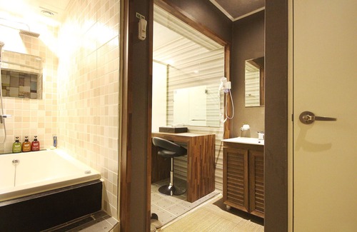 Somun Hotel | Geojedo Gohyeon Line 69
