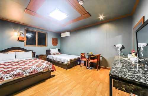 Somun Hotel | Geojedo Gohyeon Manhattan