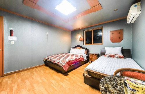 Somun Hotel | Geojedo Gohyeon Manhattan