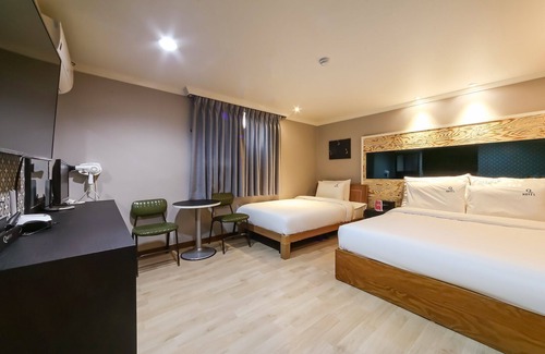 Somun Hotel | Geojedo Gohyeon Q