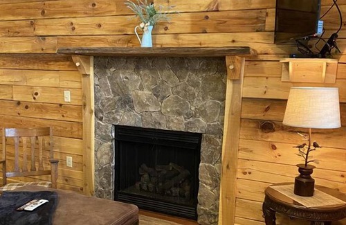 Stanardsville Cabin | George-ous Grandview | 1 Bed, 1 Bath