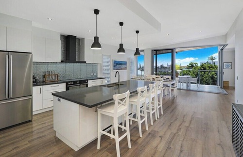 Alexandra Headland House | George8-Ultimate Beach House