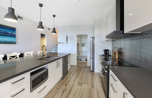 Alexandra Headland House | George8-Ultimate Beach House