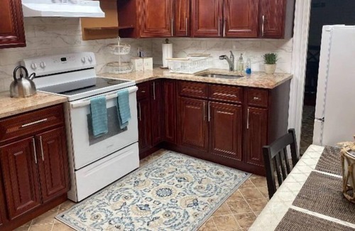 Elmont Apartment | GEORGEOUS PRIVATE UNIT IN QUIET RESIDENTIAL NEIGHBORHOOD