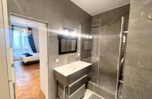 Champs-Elysees Apartment | Georges V Montaigne