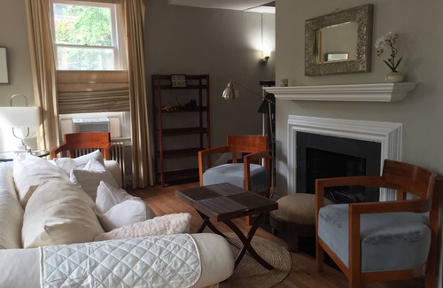 Georgetown Apartment | Georgetown 2 bedrooms, one bathroom , centrally located .
