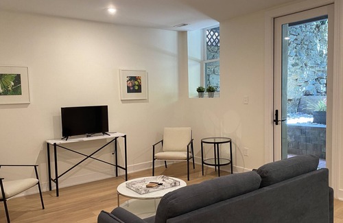 Georgetown Apartment | Georgetown Boutique 3BR 3 BA, patio, all new build out