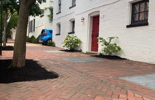 Georgetown House | Georgetown Historic Corner House - parking