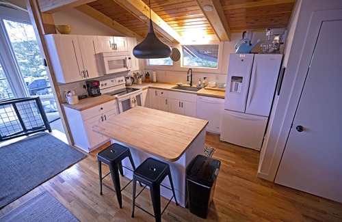 Georgetown House | Georgetown Lake Views! Discovery Ski Area and Lake Shore Minutes Away! Hot Tub!