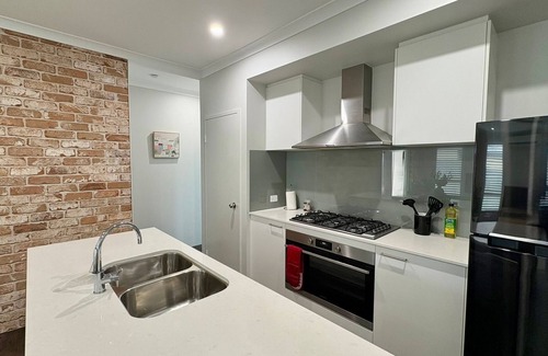 Busselton House | Georgette Retreat – Coastal Comfort in the Heart of Busselton