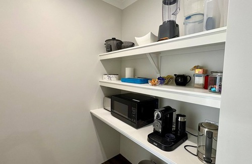 Busselton House | Georgette Retreat – Coastal Comfort in the Heart of Busselton