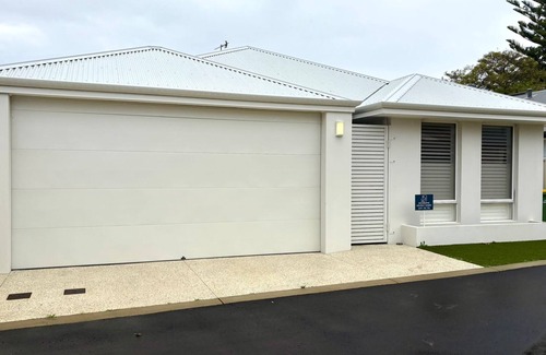 Busselton House | Georgette Retreat – Coastal Comfort in the Heart of Busselton