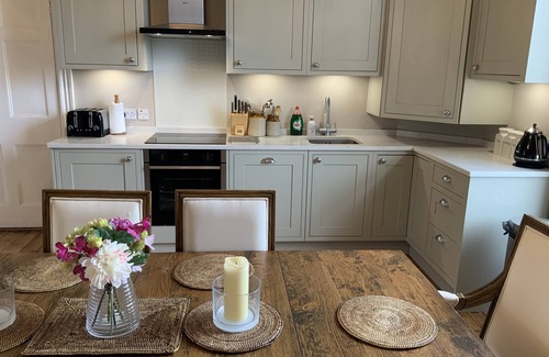 Bath Apartment | GEORGIAN 3 BEDROOM FLAT WITH LARGE SUPER KING BEDS, GREAT LOCATION BATH