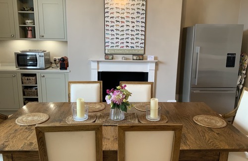 Bath Apartment | GEORGIAN 3 BEDROOM FLAT WITH LARGE SUPER KING BEDS, GREAT LOCATION BATH