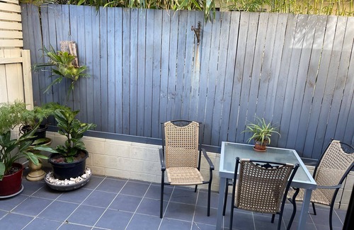 Woody Point Apartment | "Georgina Townhouse" - Woody Point Q 4019
