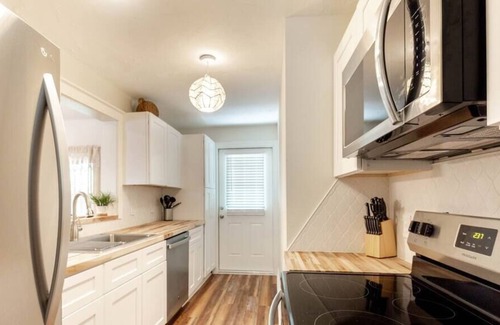 North Trail House | Georgous Bohemian-themed 3 bedroom house with pool