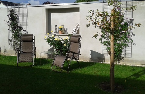 Volkach Apartment | Geräumige 90qm Ferienwohnung mit Balkon und Terrasse, kostenfreies WLAN
