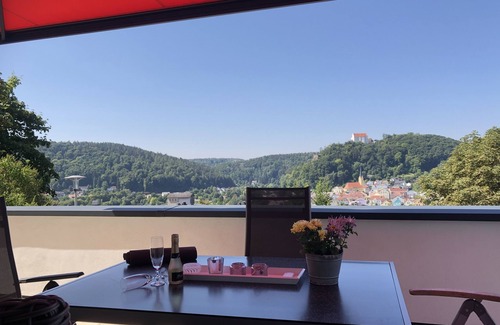 Riedenburg Apartment | Geräumige Ferienwohnung für bis zu Drei Personen mit Herrlichem Blick auf Riedenburg