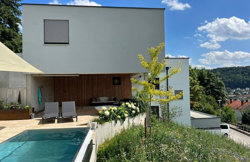 Riedenburg Apartment | Geräumige Ferienwohnung für bis zu Drei Personen mit Herrlichem Blick auf Riedenburg