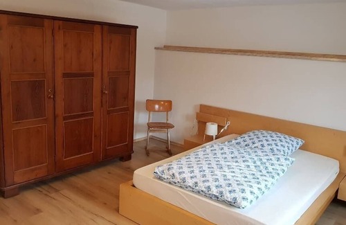 Erbendorf Apartment | Geräumige Ferienwohnung (160qm) auf 2 Etagen mit kostenlosem WLAN