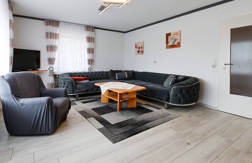 Mehlmeisel Apartment | Geräumige FeWo (92qm) mit großer Terrasse und Garten