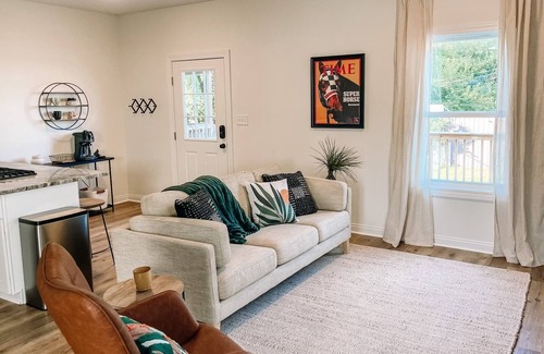 Schnitzelburg House | Germantown Center of Attention w/outdoor fire pit