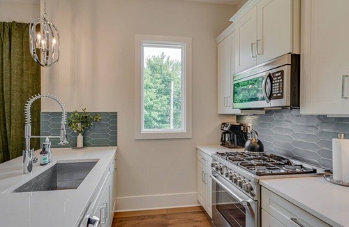 Germantown House | Germantown Retreat with Rooftop Patio